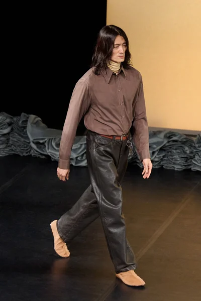 Look 60